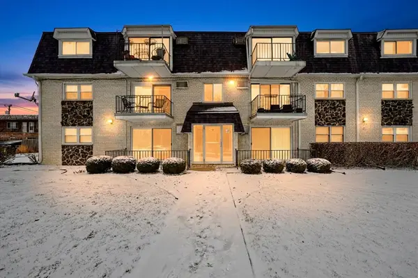 7932 W 93rd ST #2A, Hickory Hills, IL 60457