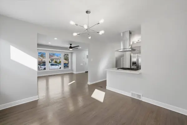 9527 S Woodlawn AVE, Chicago, IL 60628