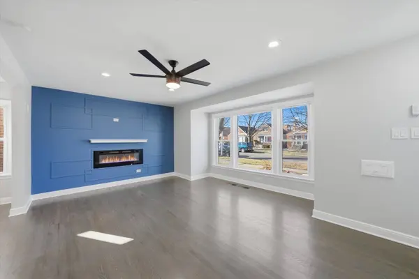 9527 S Woodlawn AVE, Chicago, IL 60628