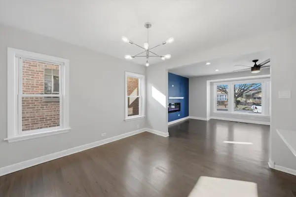 9527 S Woodlawn AVE, Chicago, IL 60628