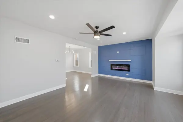 9527 S Woodlawn AVE, Chicago, IL 60628