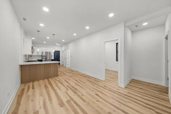 1040 W 34th PL, Chicago, IL 60608