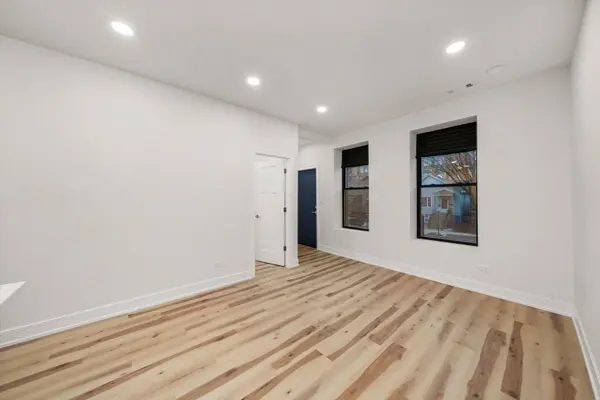 1040 W 34th PL, Chicago, IL 60608