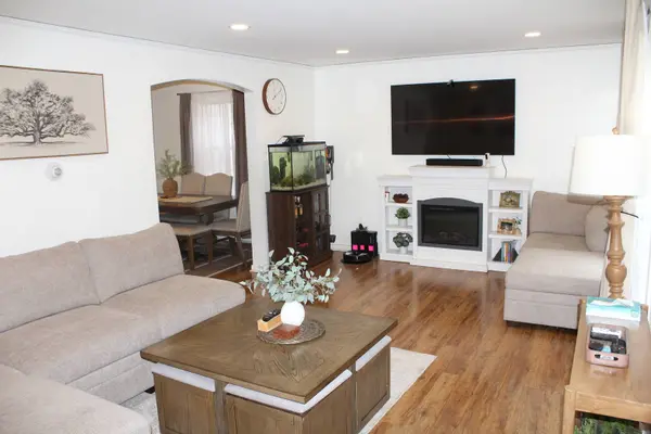 6034 S Komensky AVE, Chicago, IL 60629