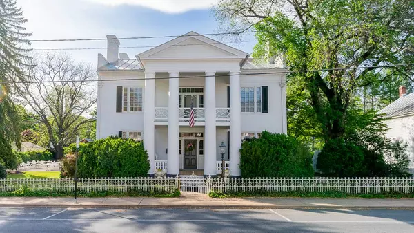 111 S Main St, Bridgewater, VA 22812-1129