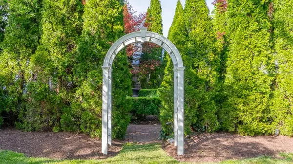 111 S Main St, Bridgewater, VA 22812-1129