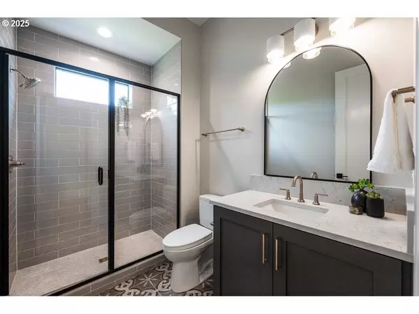 8590 SW LAUREL LEAF LN, Portland, OR 97225