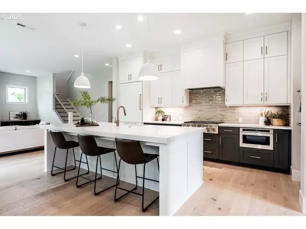 8590 SW LAUREL LEAF LN, Portland, OR 97225