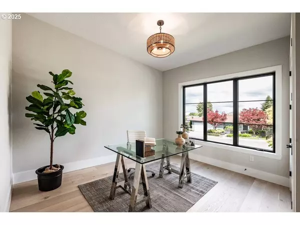 8590 SW LAUREL LEAF LN, Portland, OR 97225