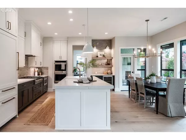 8590 SW LAUREL LEAF LN, Portland, OR 97225