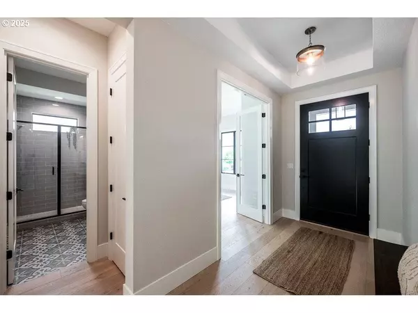 8590 SW LAUREL LEAF LN, Portland, OR 97225