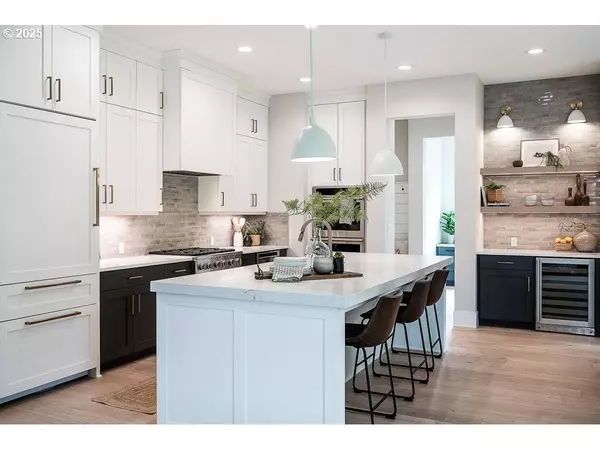 8590 SW LAUREL LEAF LN, Portland, OR 97225