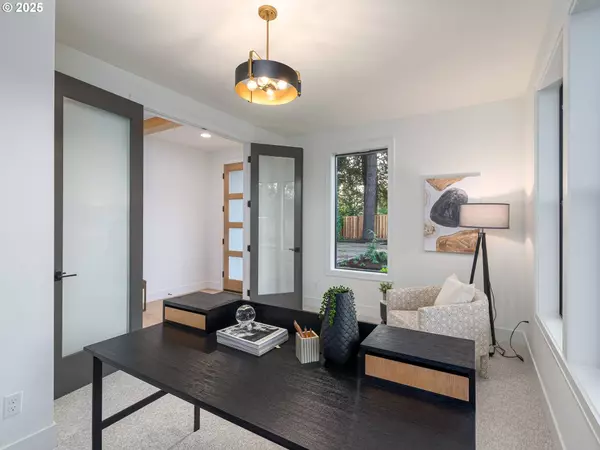 5650 LAKEVIEW BLVD, Lake Oswego, OR 97035