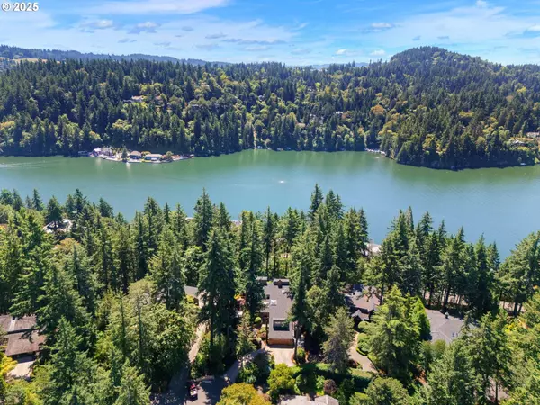 1990 Indian Trail, Lake Oswego, OR 97034