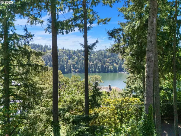 1990 Indian Trail, Lake Oswego, OR 97034