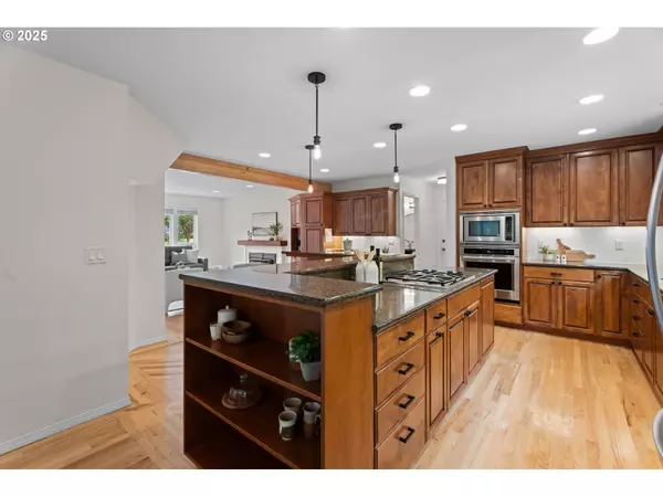 3777 RIVERS EDGE DR, Lake Oswego, OR 97034