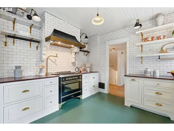 1767 SW PROSPECT DR, Portland, OR 97201