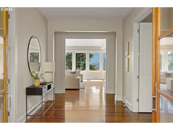 18284 MEADOWLARK LN, Lake Oswego, OR 97034