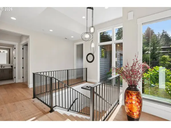 18965 PILKINGTON RD, Lake Oswego, OR 97035