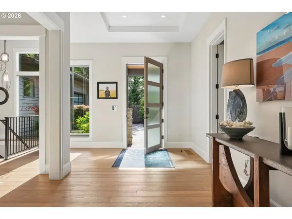 18965 PILKINGTON RD, Lake Oswego, OR 97035