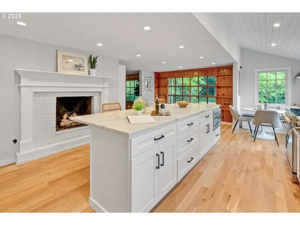 2300 CHILDS RD, Lake Oswego, OR 97034