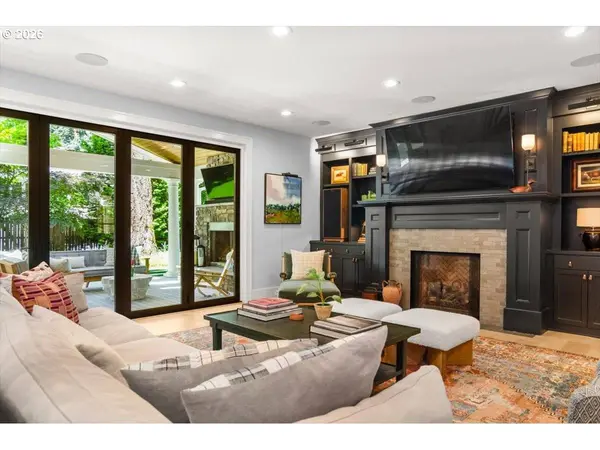 4105 UPPER DR, Lake Oswego, OR 97035