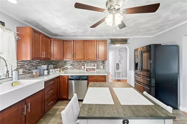 91 Marshall AVE, Cumberland, RI 02864