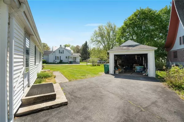 48 Huntington AVE, Woonsocket, RI 02895