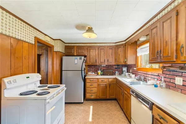 48 Huntington AVE, Woonsocket, RI 02895