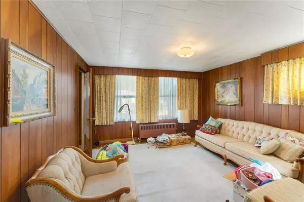 48 Huntington AVE, Woonsocket, RI 02895