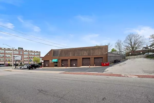 18 Blackstone Street, Woonsocket, RI 02895