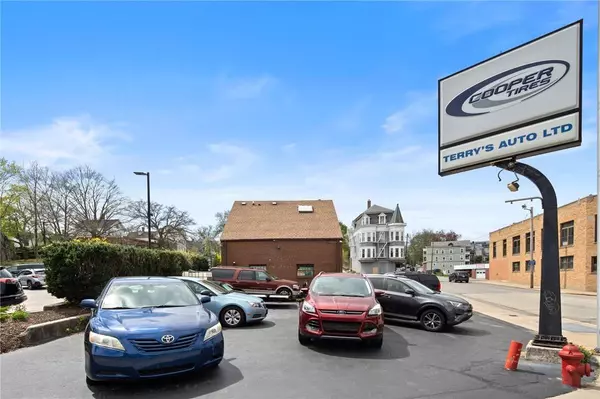 18 Blackstone ST, Woonsocket, RI 02895