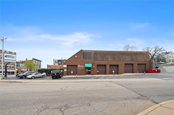 18 Blackstone ST, Woonsocket, RI 02895