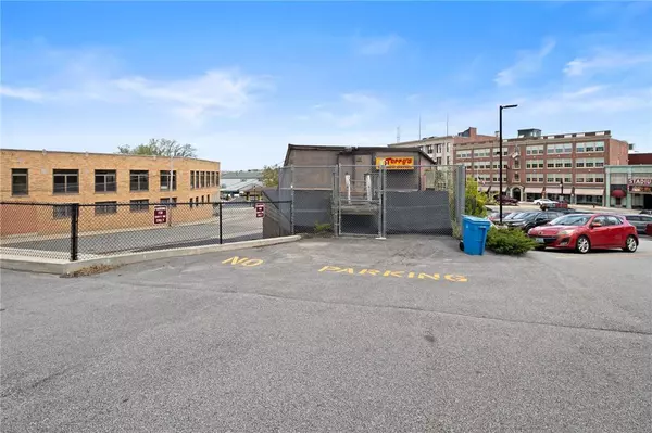 18 Blackstone ST, Woonsocket, RI 02895