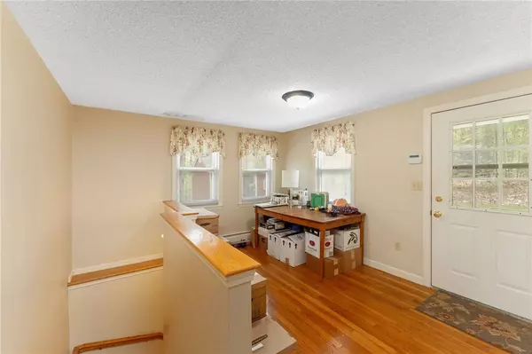 54 Pond ST, Norfolk, MA 02056