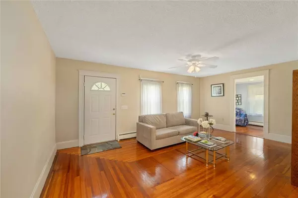 54 Pond ST, Norfolk, MA 02056