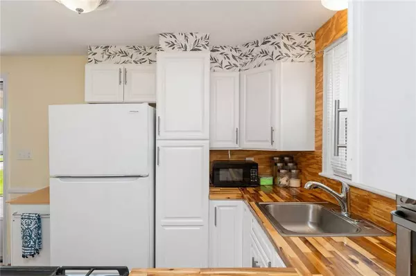 45 Cedarcrest DR, Pawtucket, RI 02861