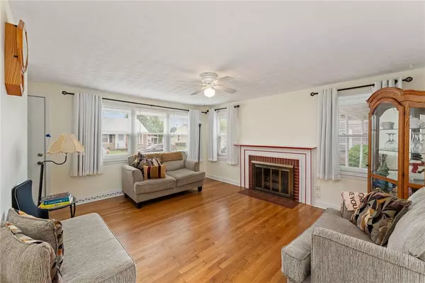 45 Cedarcrest DR, Pawtucket, RI 02861