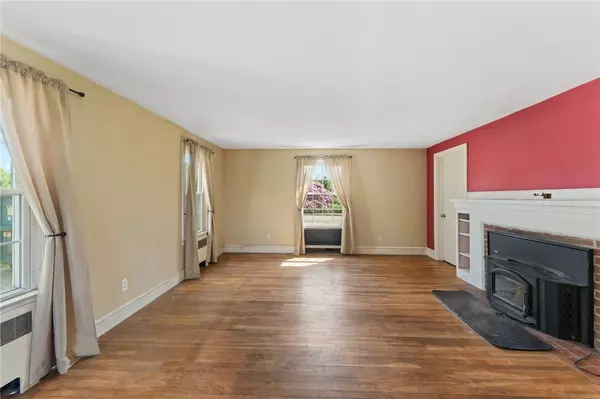 282 Seven Mile RD, Scituate, RI 02831