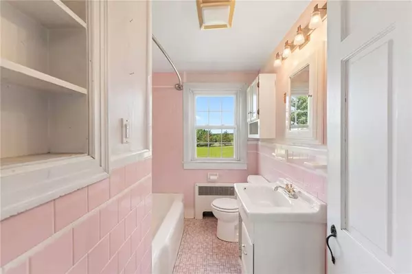 282 Seven Mile RD, Scituate, RI 02831