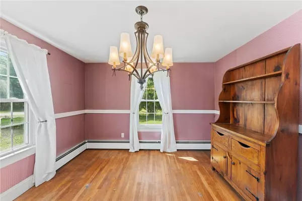 282 Seven Mile RD, Scituate, RI 02831