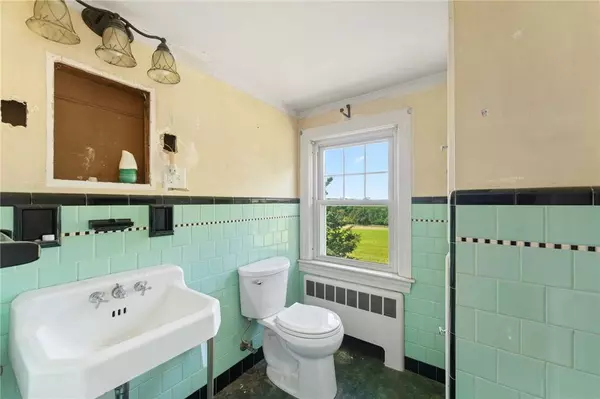 282 Seven Mile RD, Scituate, RI 02831