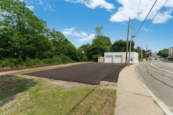 250 Manville RD, Woonsocket, RI 02895