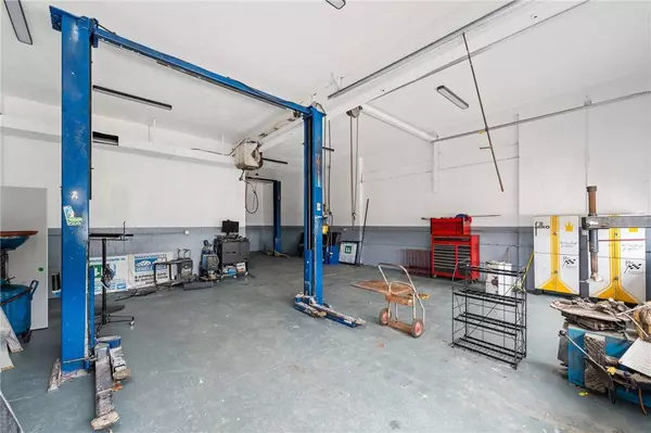 2147 Acushnet AVE, New Bedford, MA 02745