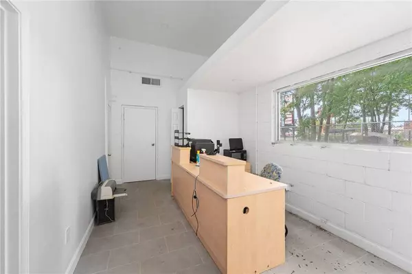 2147 Acushnet AVE, New Bedford, MA 02745