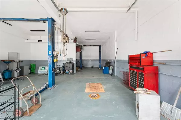 2147 Acushnet AVE, New Bedford, MA 02745