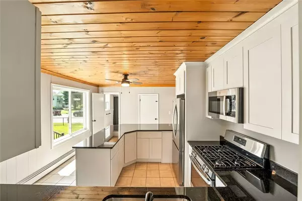 32 Jackson ST, Woonsocket, RI 02895