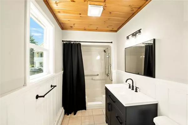 32 Jackson ST, Woonsocket, RI 02895