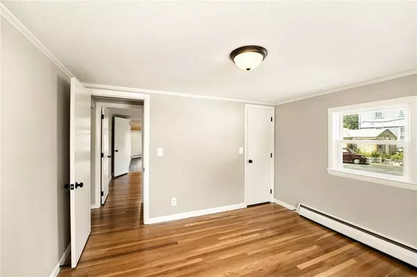 32 Jackson ST, Woonsocket, RI 02895