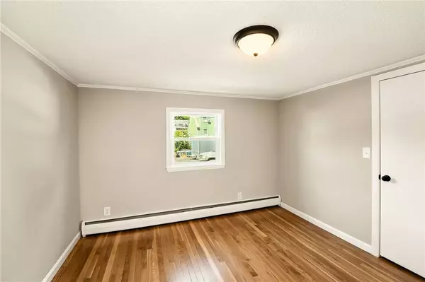 32 Jackson ST, Woonsocket, RI 02895